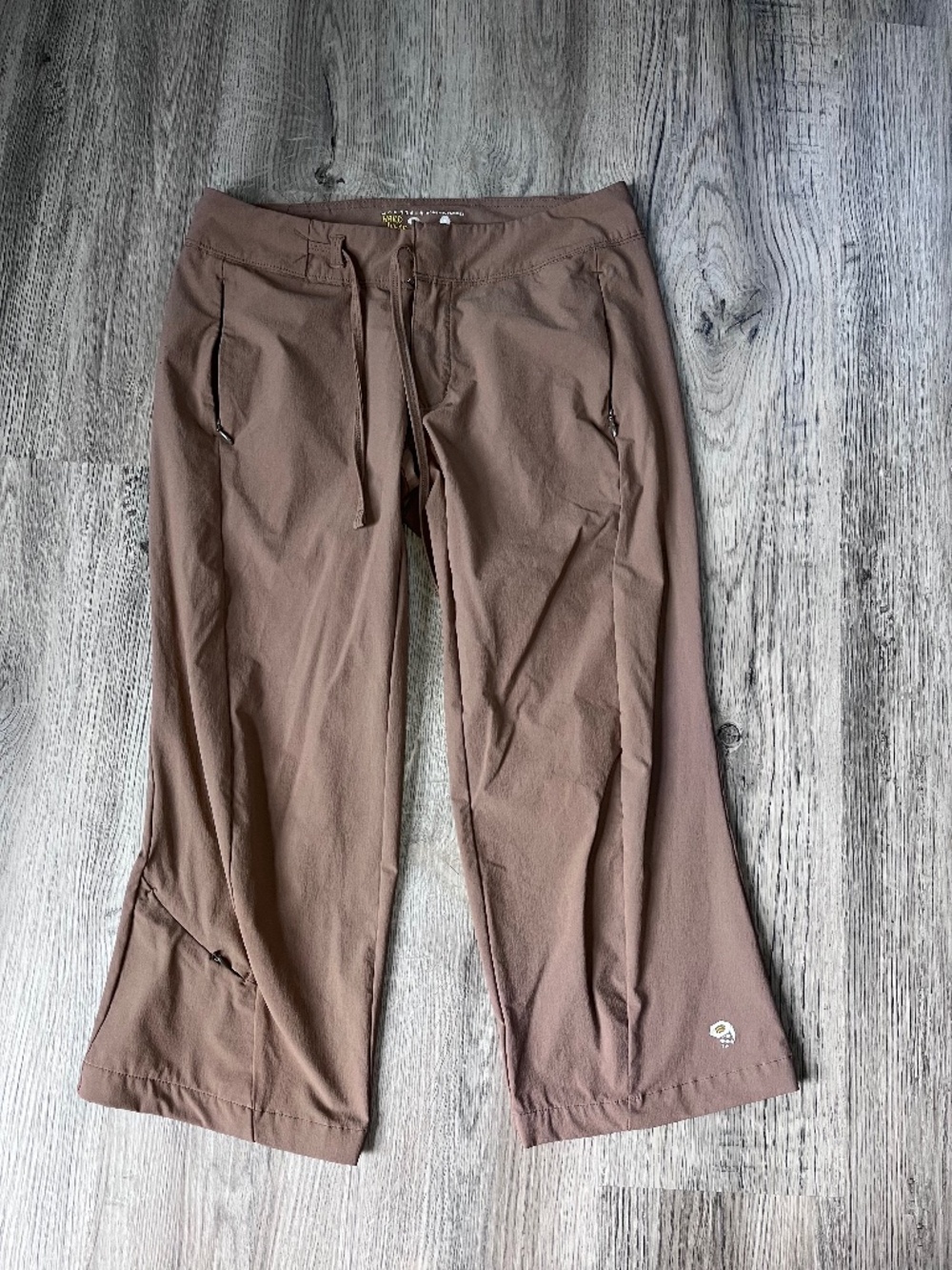 Mountain Hardwear Womens 6 Khaki Hiking capri Drawstring Outdoors Zipped Pockets